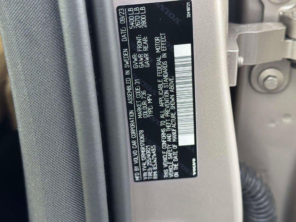2024 Volvo XC60 B5 Ultimate Dark Theme