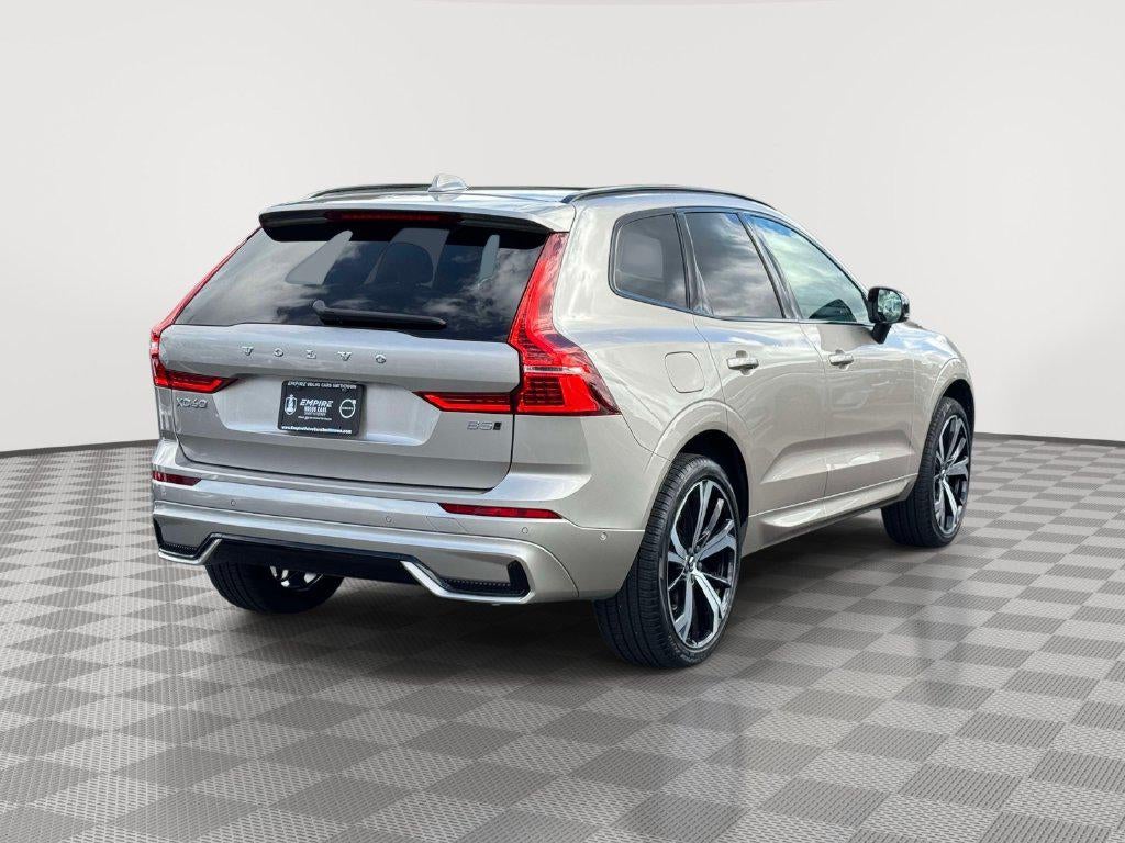 2024 Volvo XC60 B5 Ultimate Dark Theme