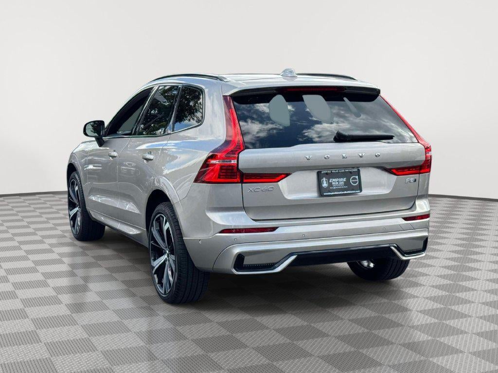2024 Volvo XC60 B5 Ultimate Dark Theme