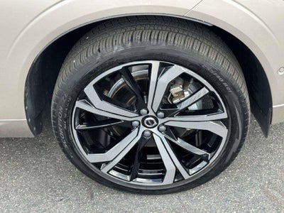 2024 Volvo XC60 B5 Ultimate Dark Theme