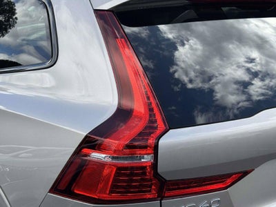 2024 Volvo XC60 B5 Ultimate Dark Theme