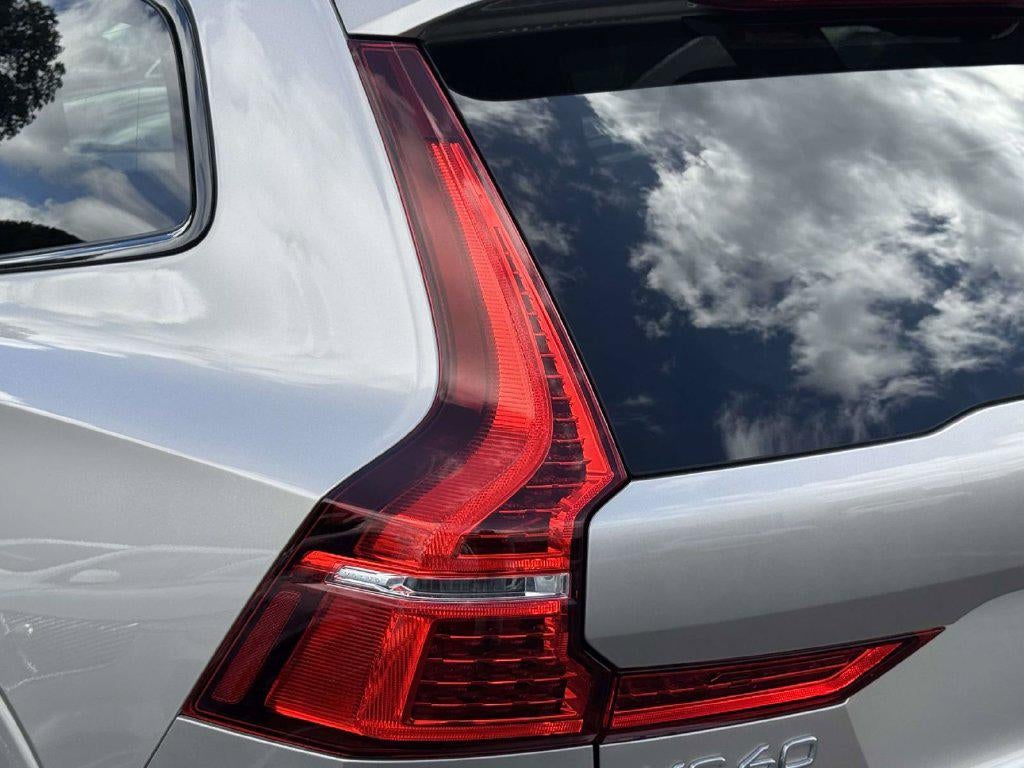 2024 Volvo XC60 B5 Ultimate Dark Theme