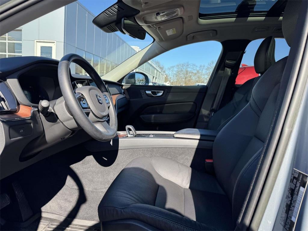 2023 Volvo XC60 B5 Plus Bright Theme
