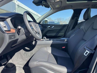 2023 Volvo XC60 B5 Plus Bright Theme