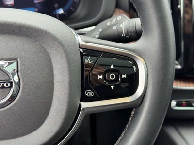 2023 Volvo XC60 B5 Plus Bright Theme