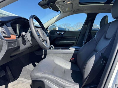 2023 Volvo XC60 B5 Plus Bright Theme