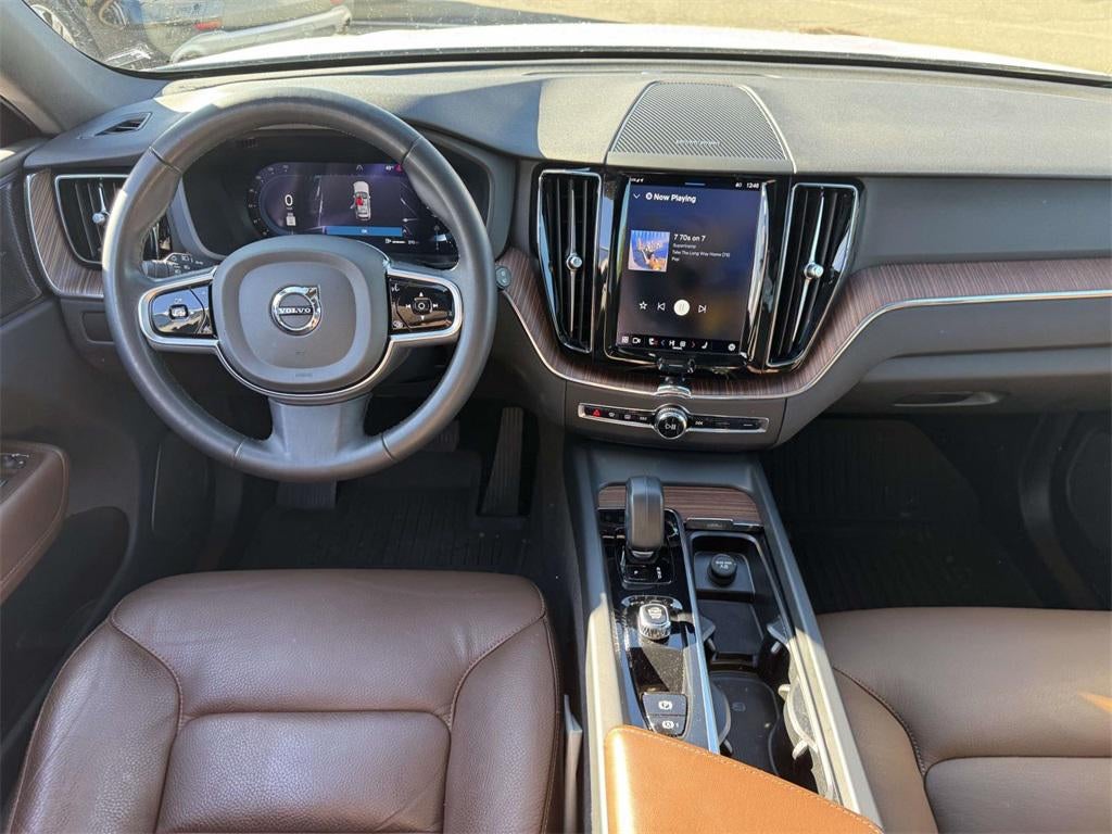 2023 Volvo XC60 B5 Plus Bright Theme