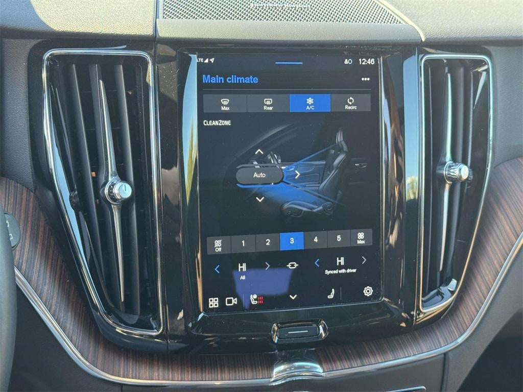2023 Volvo XC60 B5 Plus Bright Theme