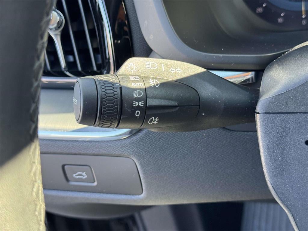 2023 Volvo XC60 B5 Core