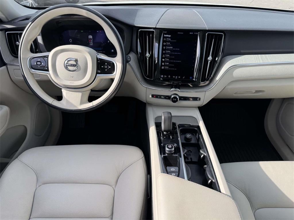 2023 Volvo XC60 B5 Plus Dark Theme