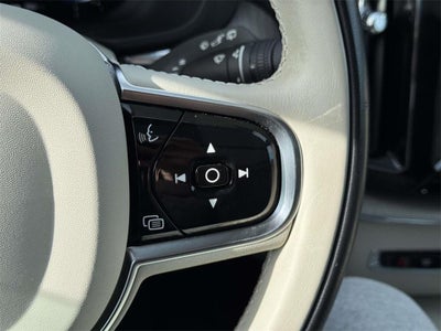 2023 Volvo XC60 B5 Plus Dark Theme