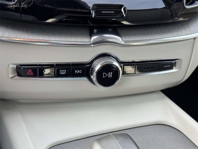 2023 Volvo XC60 B5 Plus Dark Theme