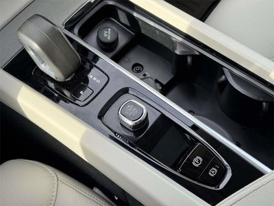 2023 Volvo XC60 B5 Plus Dark Theme