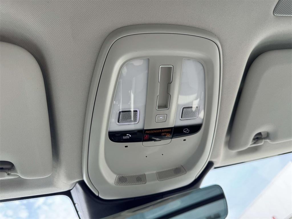 2023 Volvo XC60 B5 Plus Dark Theme