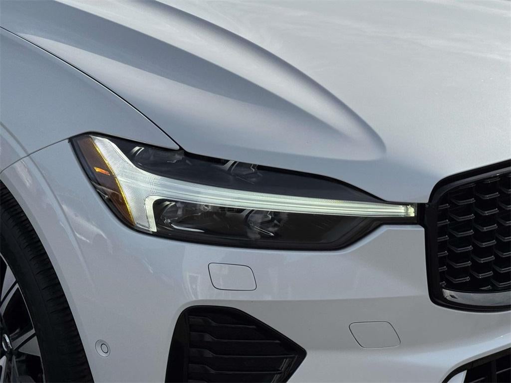 2023 Volvo XC60 B5 Plus Dark Theme