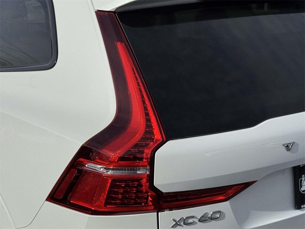 2023 Volvo XC60 B5 Plus Dark Theme