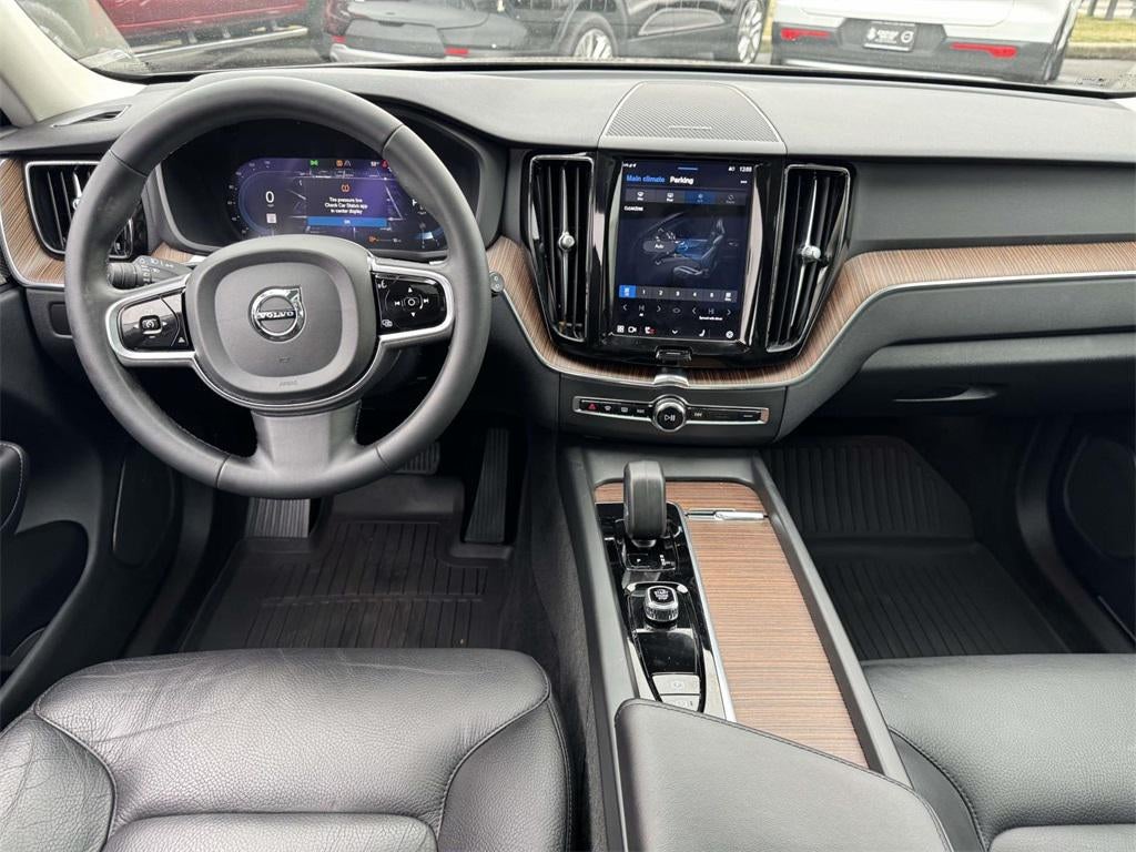 2023 Volvo XC60 B5 Plus Dark Theme