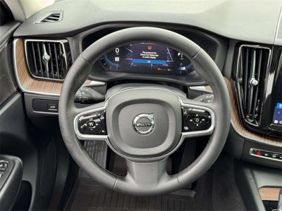2023 Volvo XC60 B5 Plus Dark Theme