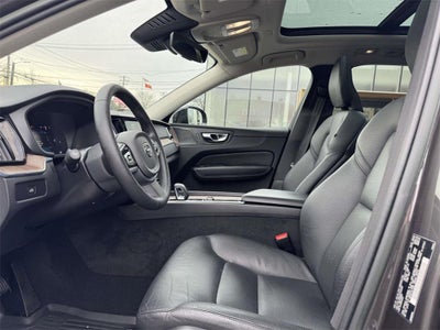 2023 Volvo XC60 B5 Plus Dark Theme