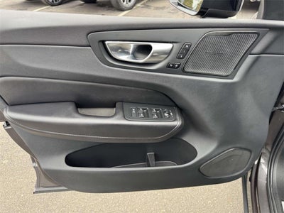 2023 Volvo XC60 B5 Plus Dark Theme