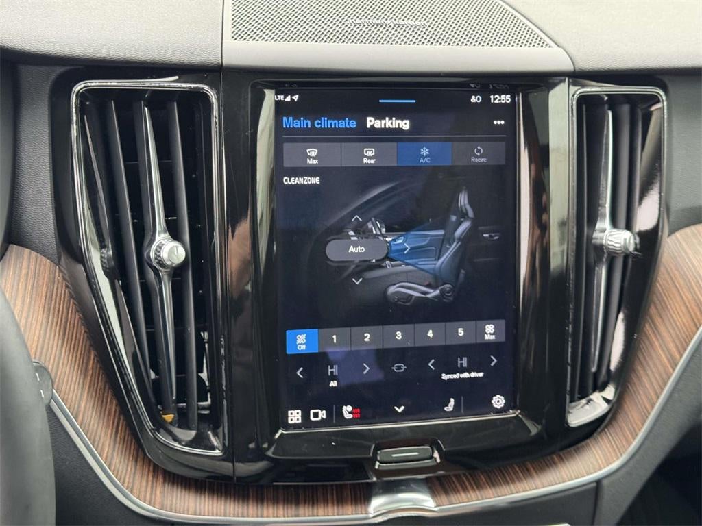 2023 Volvo XC60 B5 Plus Dark Theme