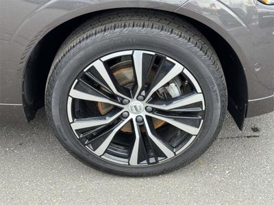 2023 Volvo XC60 B5 Plus Dark Theme