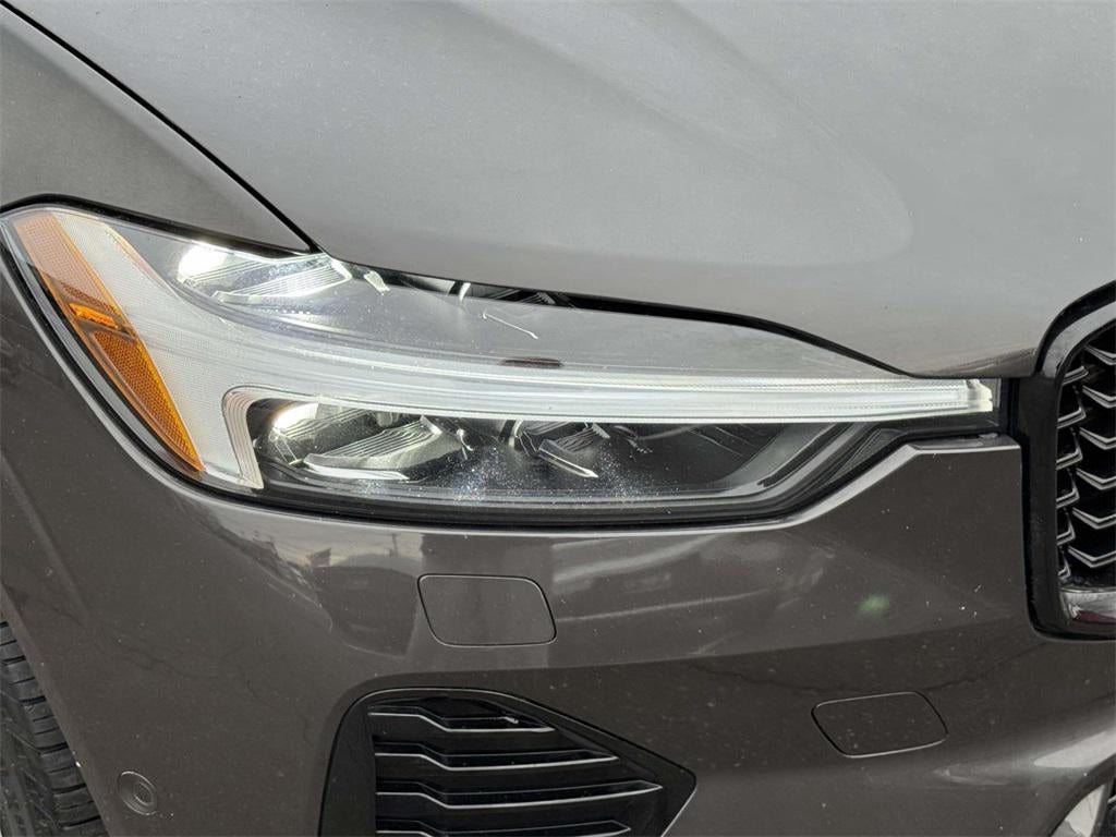 2023 Volvo XC60 B5 Plus Dark Theme