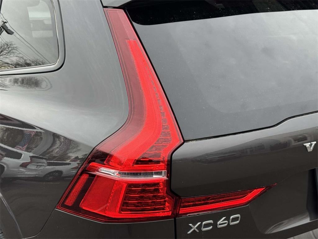 2023 Volvo XC60 B5 Plus Dark Theme