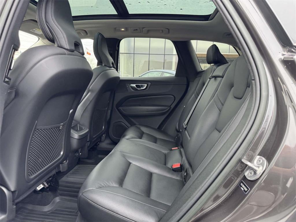 2023 Volvo XC60 B5 Plus Dark Theme