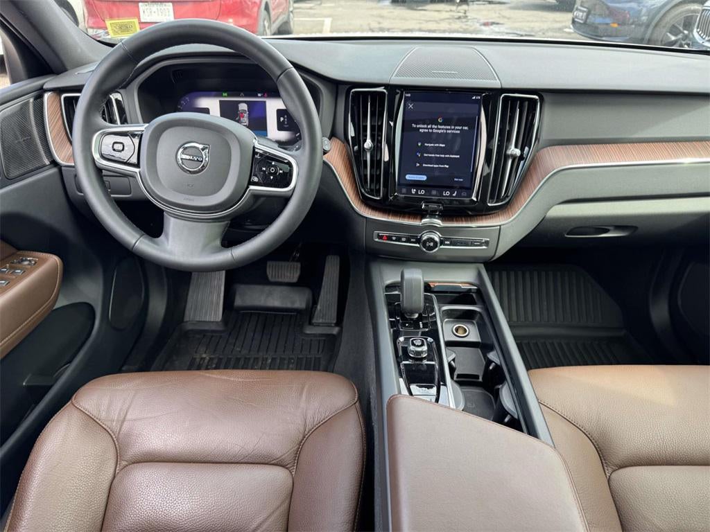 2023 Volvo XC60 B5 Plus Dark Theme