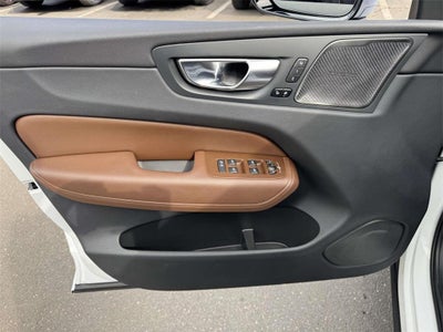 2023 Volvo XC60 B5 Plus Dark Theme