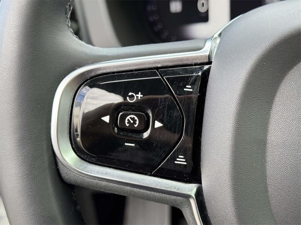 2023 Volvo XC60 B5 Plus Dark Theme