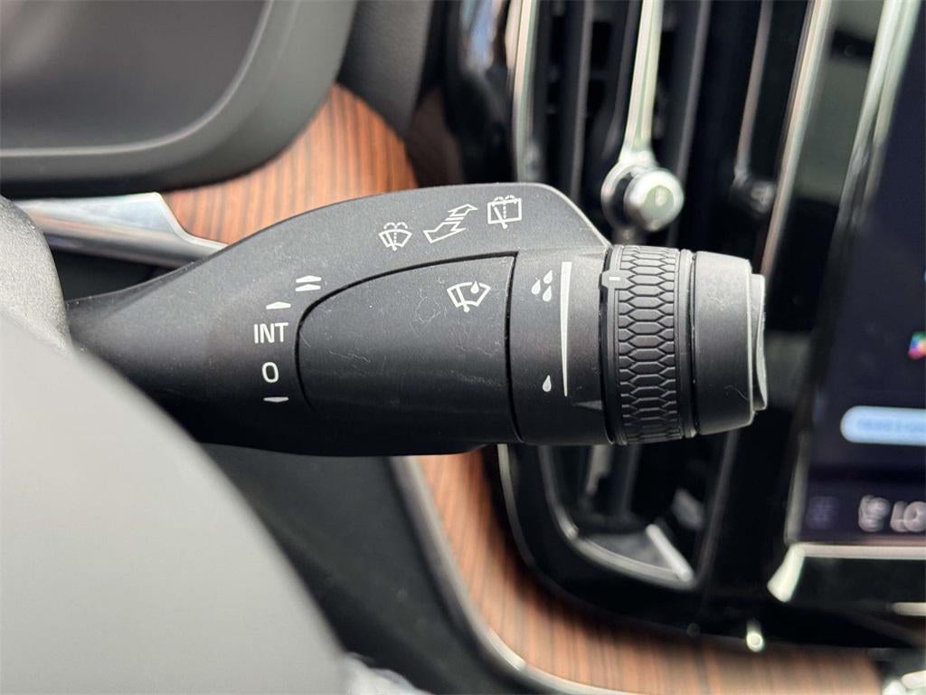 2023 Volvo XC60 B5 Plus Dark Theme