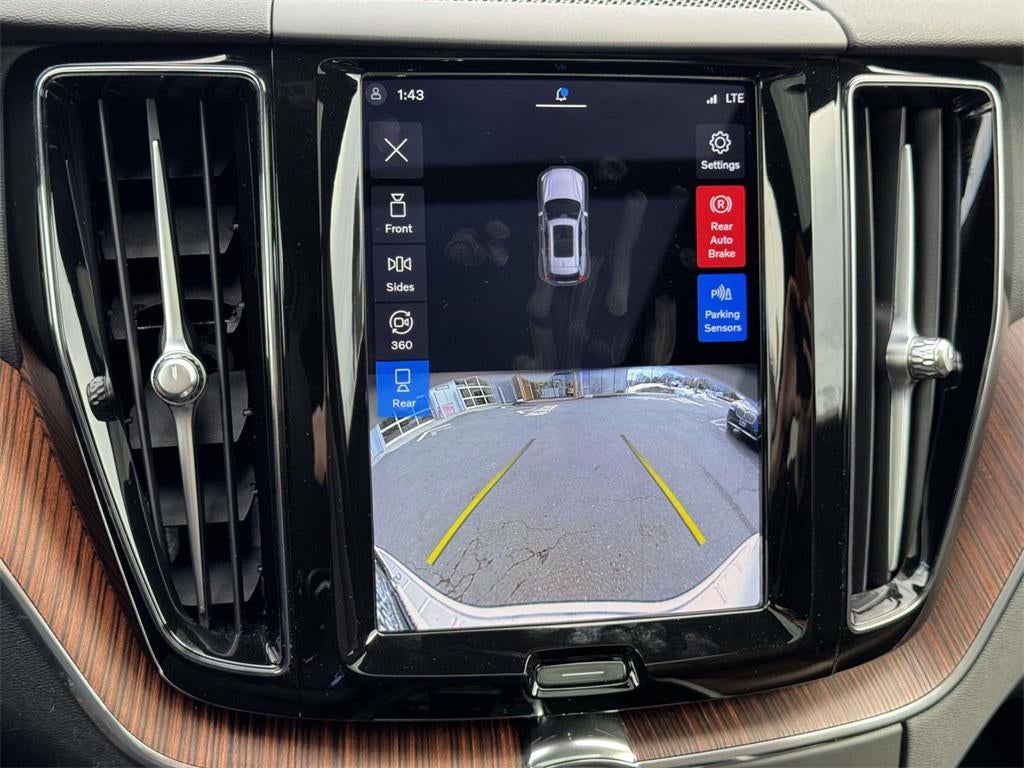 2023 Volvo XC60 B5 Plus Dark Theme