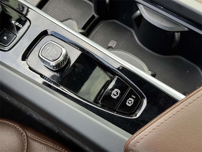 2023 Volvo XC60 B5 Plus Dark Theme