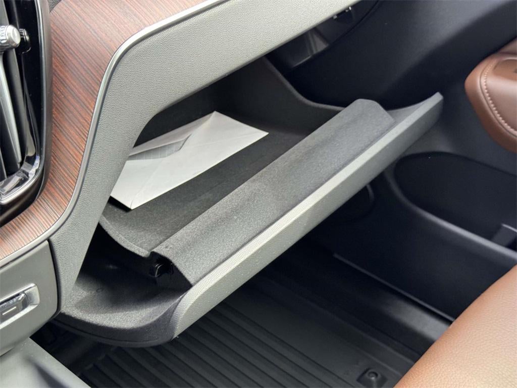 2023 Volvo XC60 B5 Plus Dark Theme