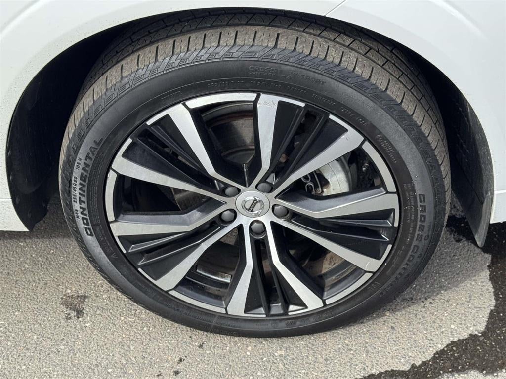 2023 Volvo XC60 B5 Plus Dark Theme