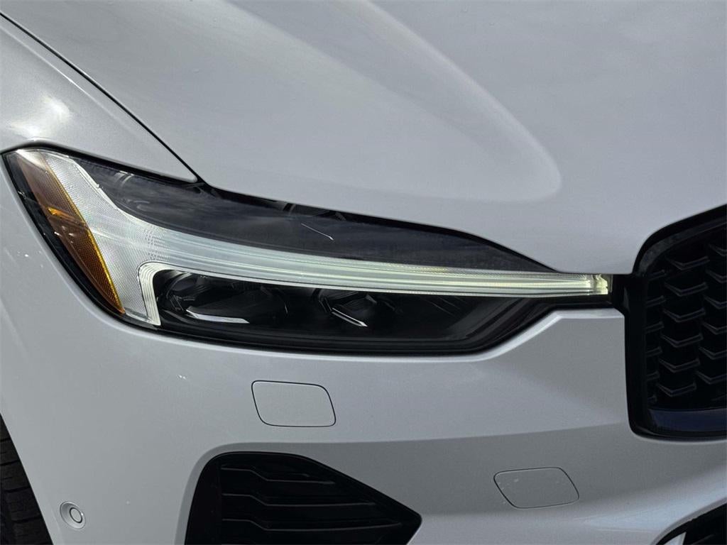 2023 Volvo XC60 B5 Plus Dark Theme