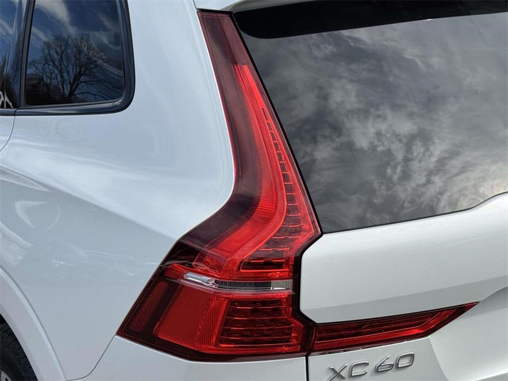 2023 Volvo XC60 B5 Plus Dark Theme