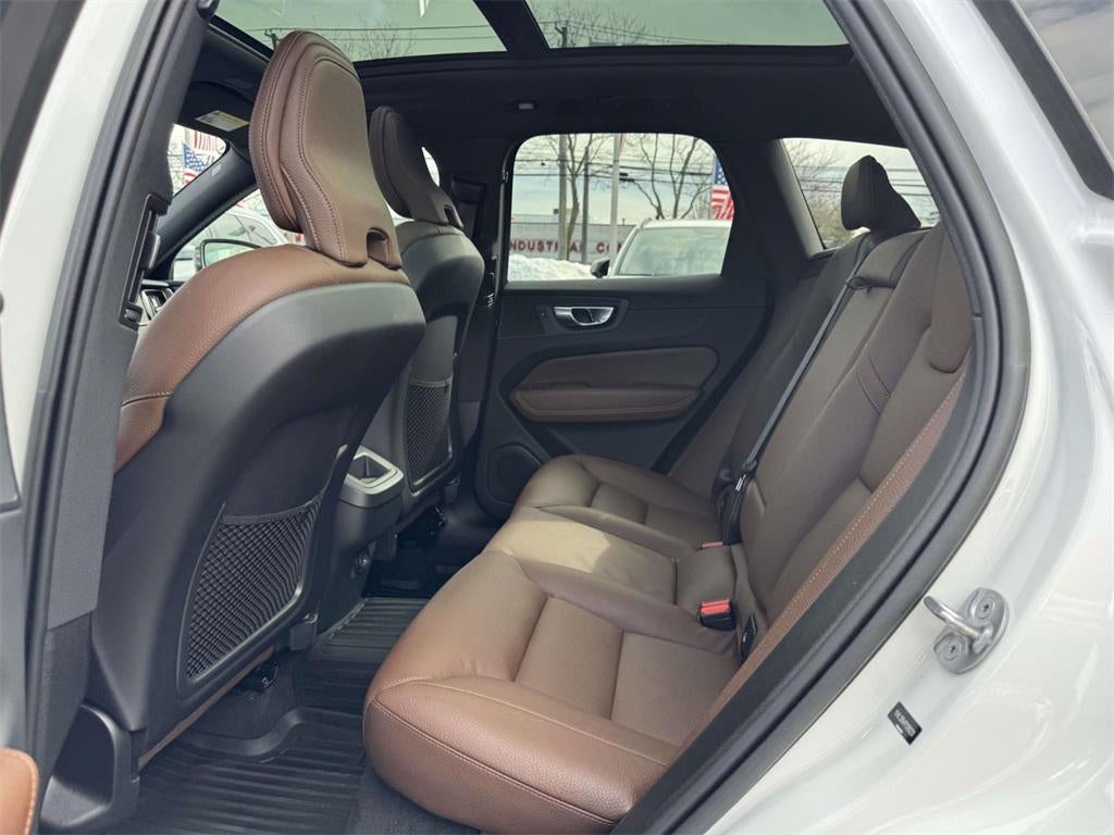 2023 Volvo XC60 B5 Plus Dark Theme