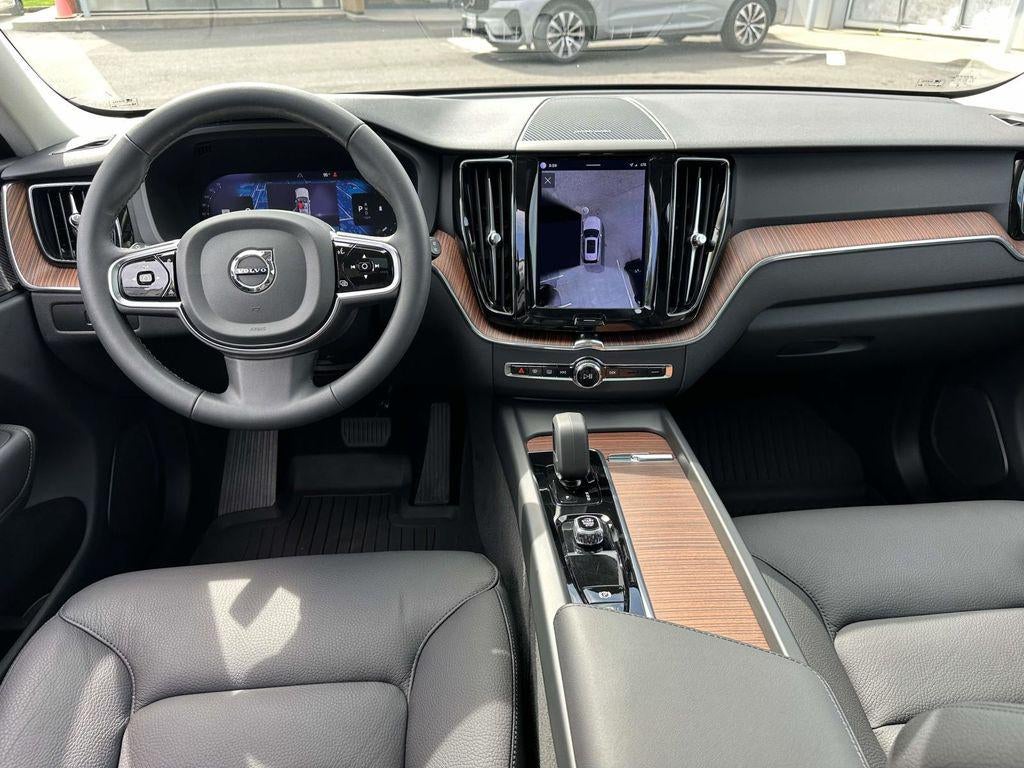 2023 Volvo XC60 B5 Plus Dark Theme