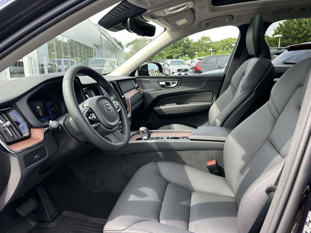2023 Volvo XC60 B5 Plus Dark Theme