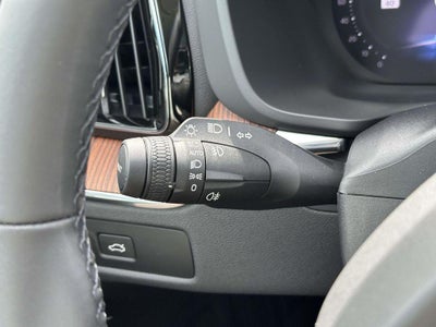 2023 Volvo XC60 B5 Plus Dark Theme