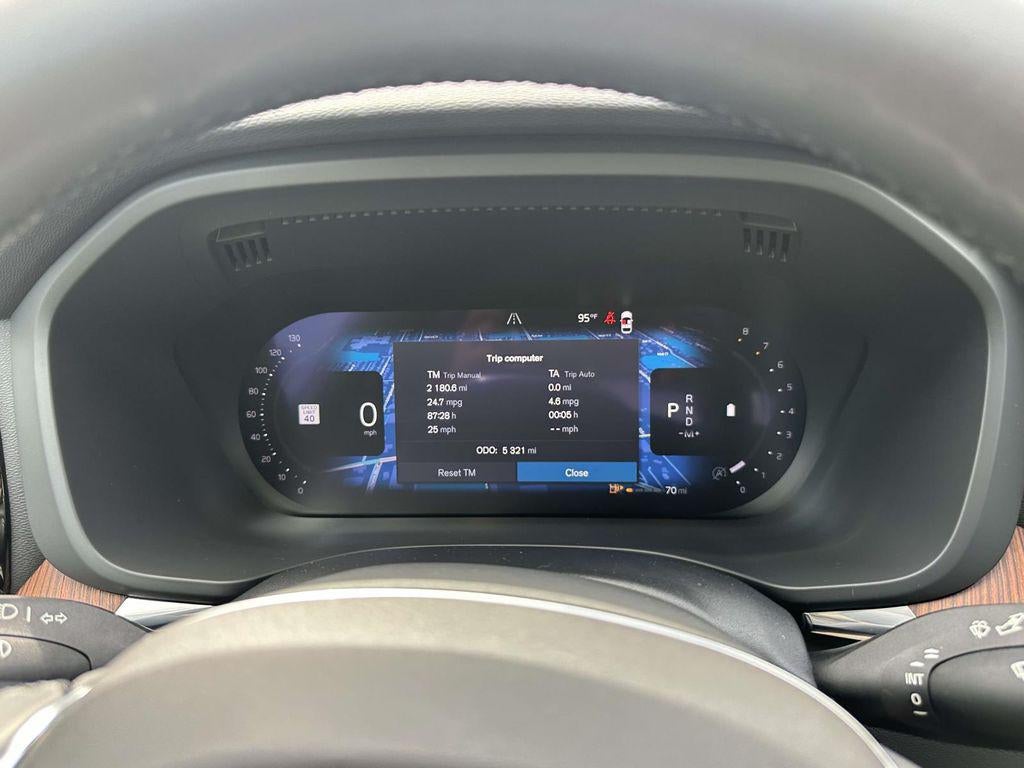 2023 Volvo XC60 B5 Plus Dark Theme