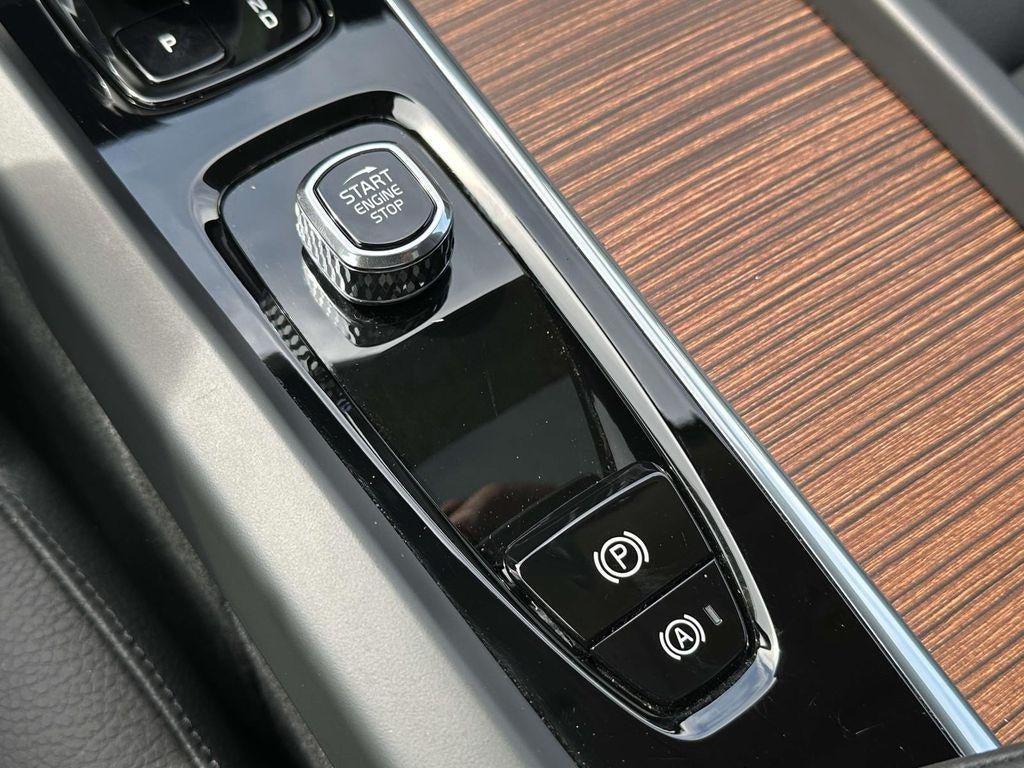 2023 Volvo XC60 B5 Plus Dark Theme