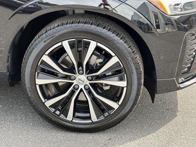 2023 Volvo XC60 B5 Plus Dark Theme