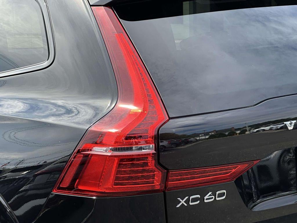 2023 Volvo XC60 B5 Plus Dark Theme