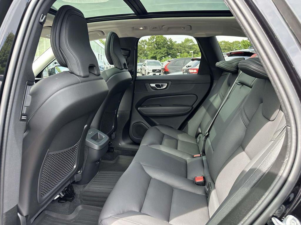 2023 Volvo XC60 B5 Plus Dark Theme