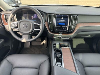 2023 Volvo XC60 B5 Plus Dark Theme