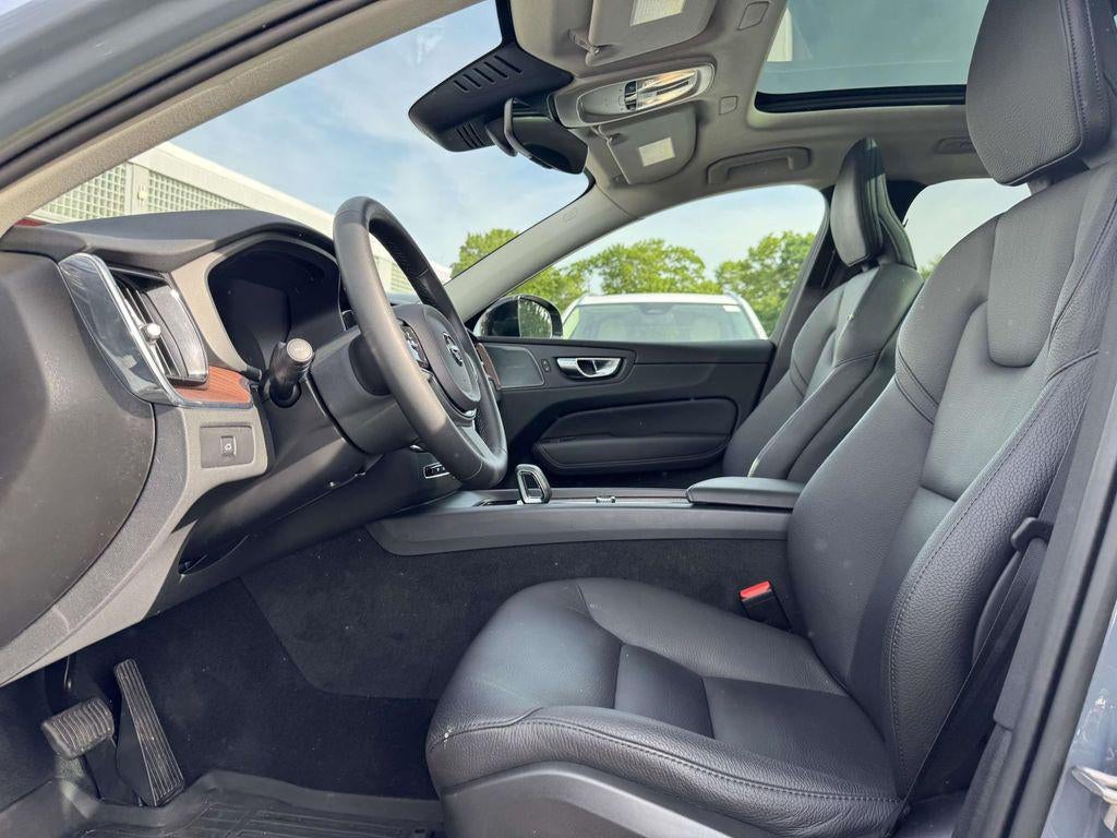 2023 Volvo XC60 B5 Plus Dark Theme